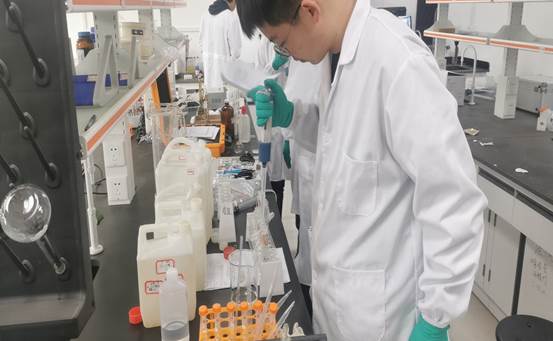 地大湖水质监测实验室测定1 地大湖水质监测实验室测定1